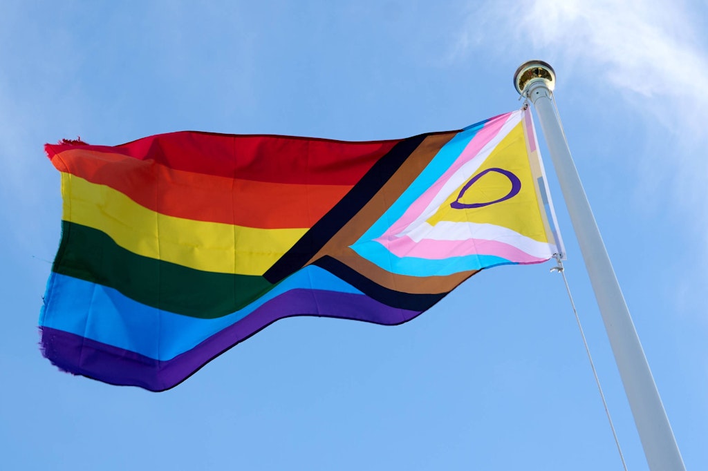 Berlin-Treptow: Eltern klagen gegen Regenbogenflagge an Grundschule