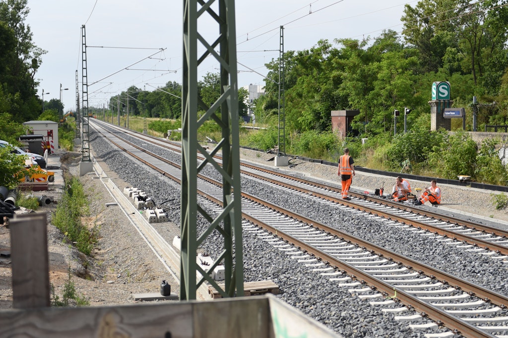 Drama um die Dresdner Bahn in Berlin: Nach drei Jahrzehnten fahren endlich Züge