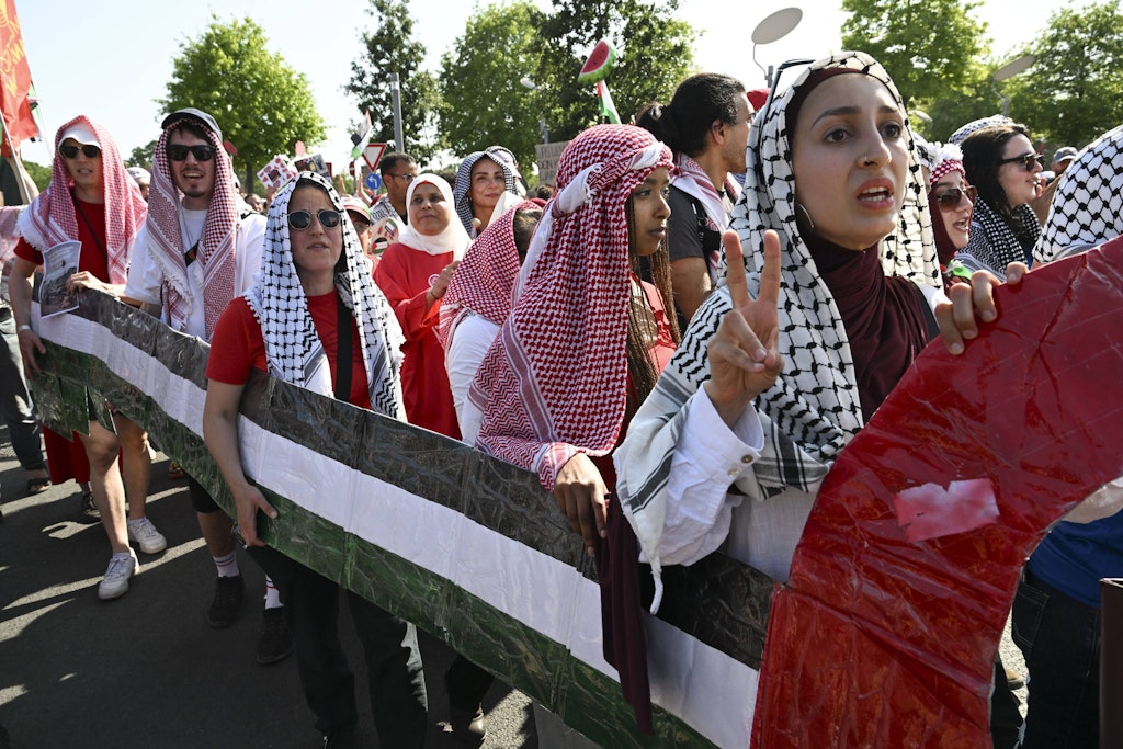 Propalästinensische Demo in Berlin: Mehrere verletzte Polizisten, 14 Festnahmen