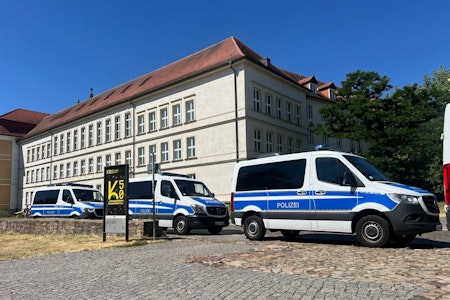Steuergelder für Partei-Partys verwendet? Ermittler durchsuchen Büros von CDU, SPD und AfD