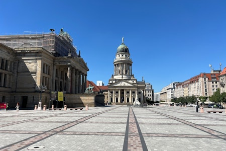 43,5 Grad auf dem Gendarmenmarkt: Der „schönste Platz Berlins“ ist jetzt die Hölle!