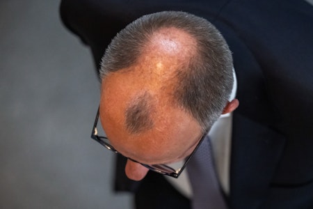 „Die Frisur tut weh, sorry!“ – Merz, Strack-Zimmermann und Co. im Frisuren-Check