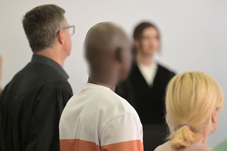 CDU-Nachwuchspolitiker in Brandenburg Kehle aufgeschlitzt und angezündet: Täter hörte weibliche Sti…