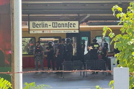 Schießerei am S-Bahnhof Wannsee:  Polizeieinsatz auf Bahnsteig