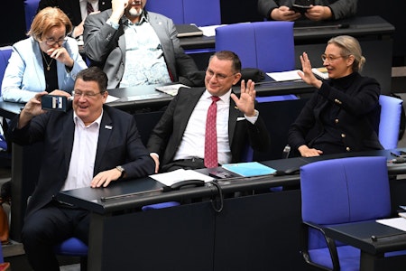 Kleidervorgaben und Benimmregeln im Bundestag: Die AfD will sich einen Verhaltenskodex geben
