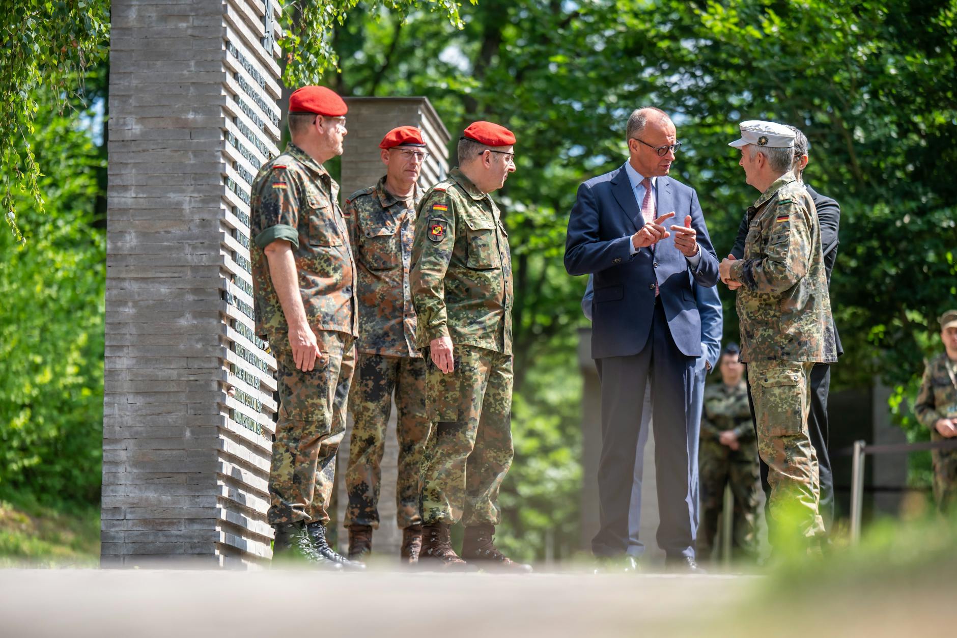 O chanceler Friedrich Merz quer fazer da Bundeswehr o “exército mais forte da Europa”.
