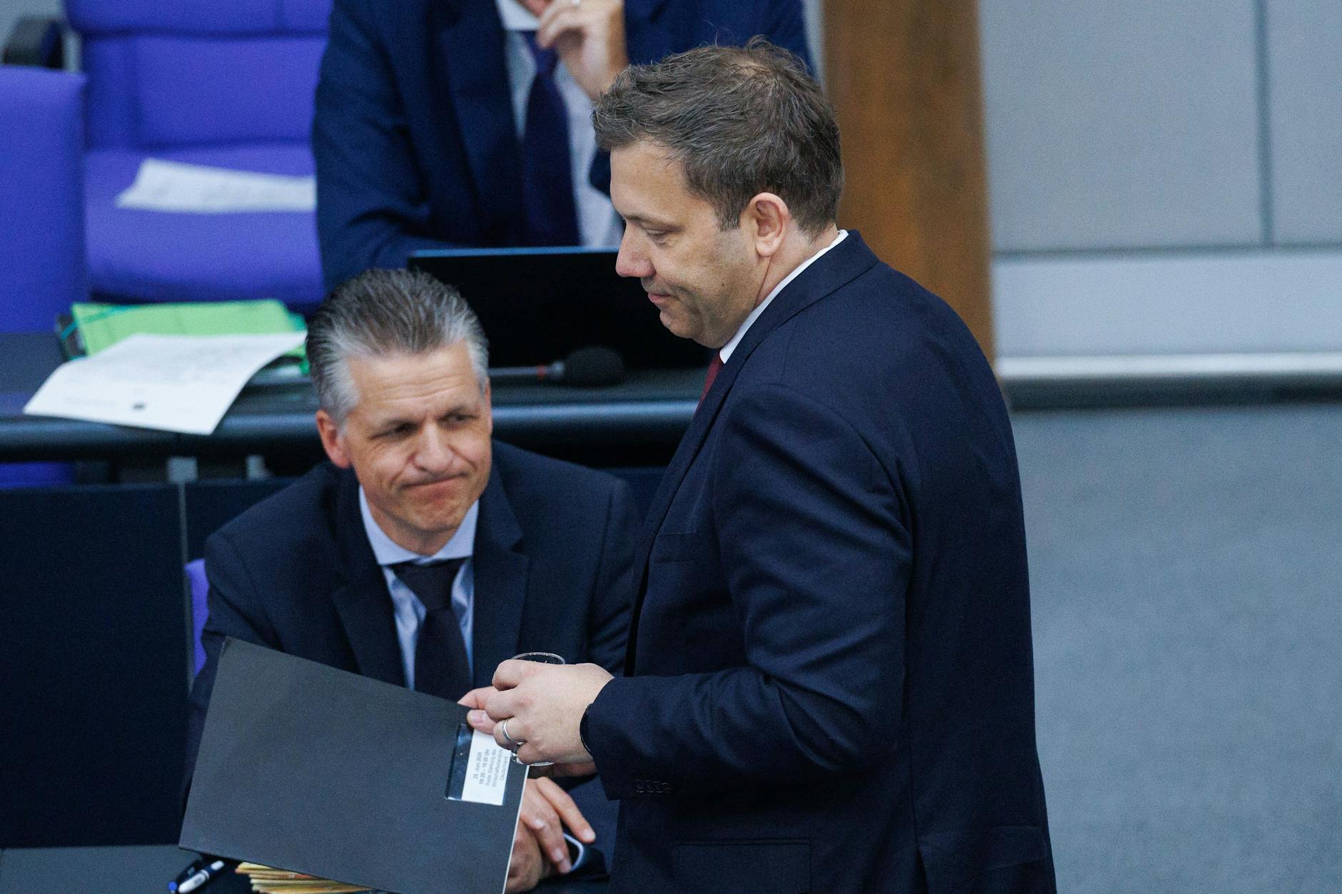 Wenn das mal nichts wird: Finanzminister Lars Klingbeil (SPD) muss mit seinem Schulden-Programm Wachstum liefern.