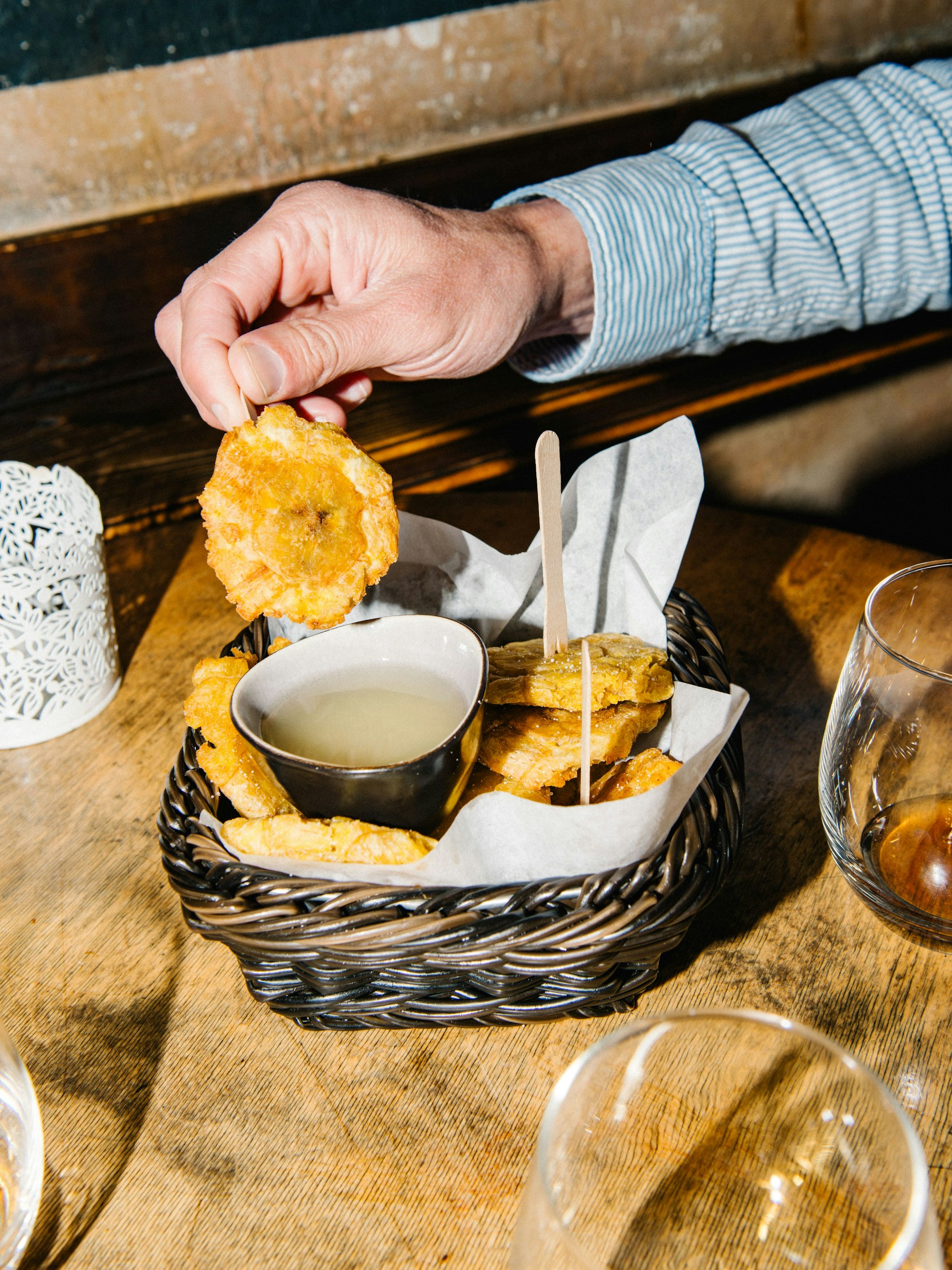 Le chips di platano sono un'ottima base per serate molto, molto lunghe.