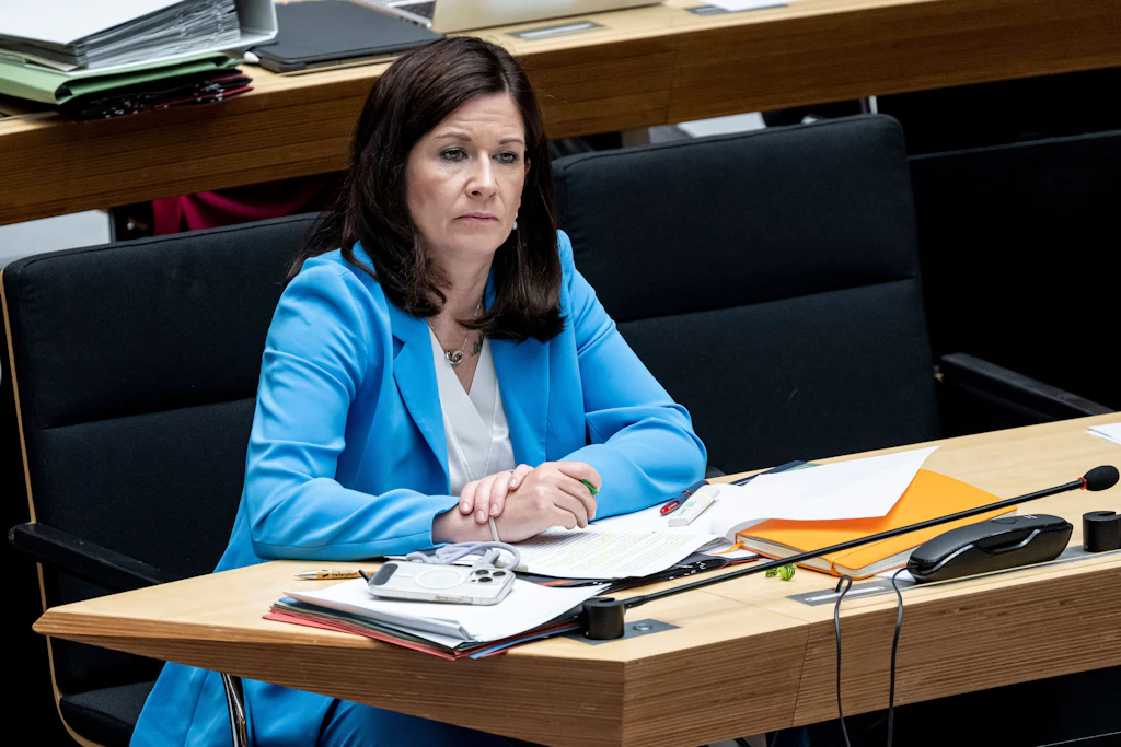 „Skandalös!“: Linke wirft Bildungssenatorin Vertuschung im Fall ...