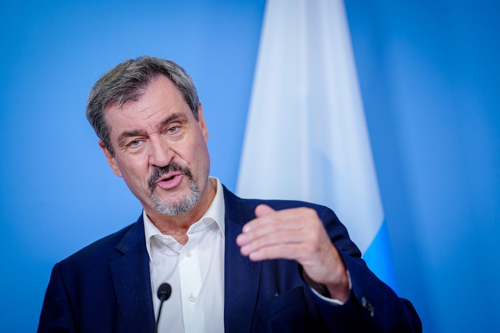 Home News Markus Söder ärgert sich über Deckel an Plastikflaschen: EU gefährdet Gesundheit