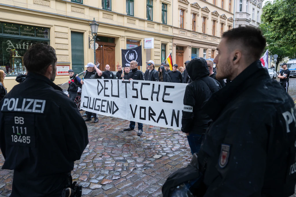 Raid on young neo-Nazis in Marzahn: Investigations against 