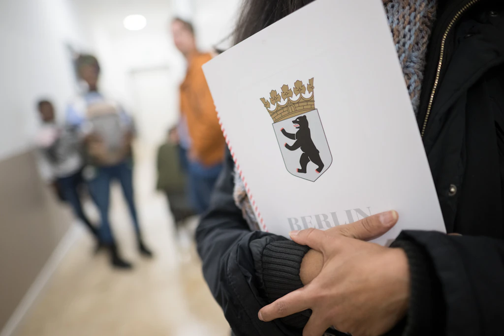 Governing Mayor Kai Wegner defends naturalization procedures in Berlin