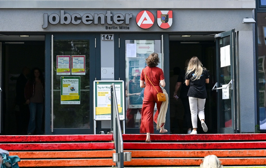 Neuköllner Jobcenter-Chefin erklärt: „30 Prozent erscheinen nicht zu den ...