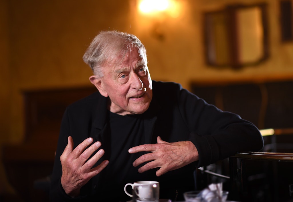 As a corpse to Vienna and back: How the theater world bids farewell to ...