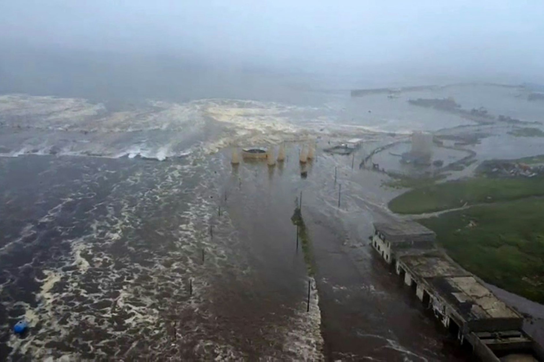 Dieses Bild vom Geophysikalischen Dienst der Russischen Akademie der Wissenschaften zeigt das vom Tsunami heimgesuchte Sewero-Kurilsk auf der Insel Paramushir in den nördlichen Kurilen Russlands.