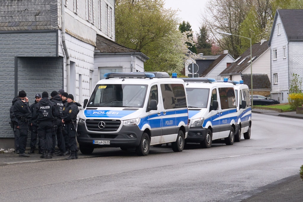 Leiche bei Weitefeld gefunden: Ist es der mutmaßliche Dreifachmörder ...