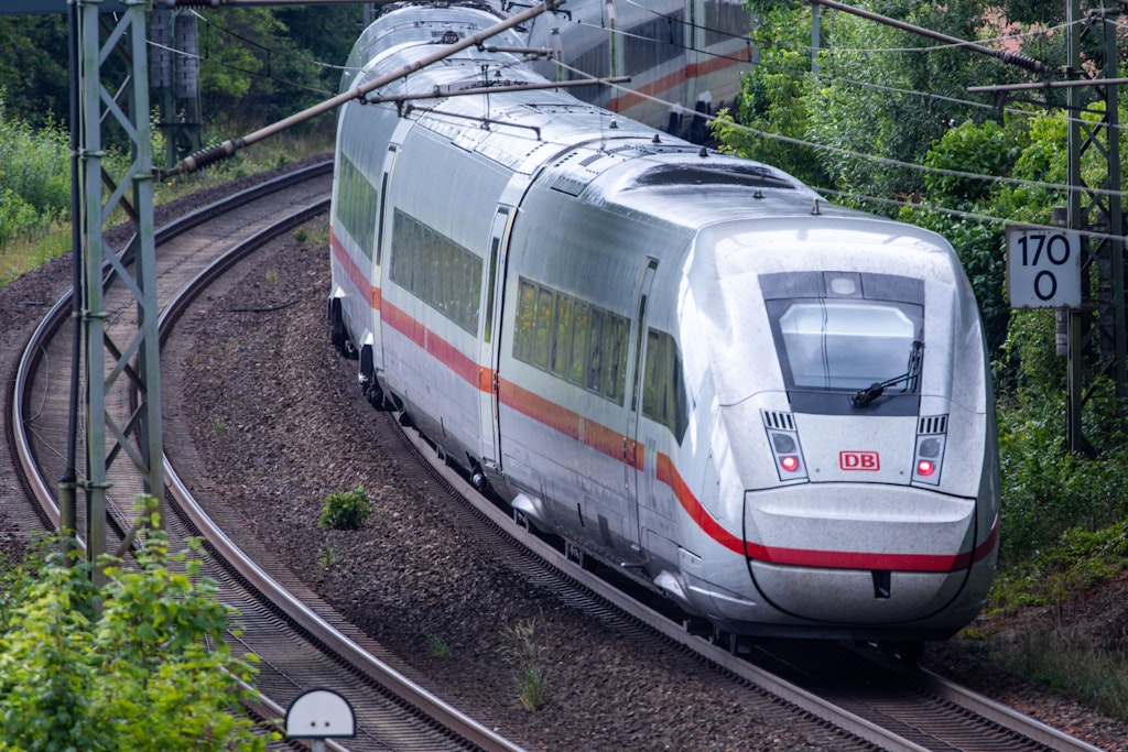 Washington Post: Unpünktlich, unzuverlässig, unwirtschaftlich – Deutsche Bahn löst „nationale Kris…
