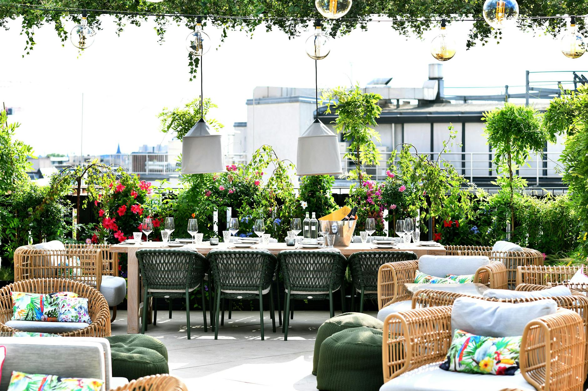 Pode ser um pouco mais: o terraço do hotel foi ricamente decorado para o evento pop-up.