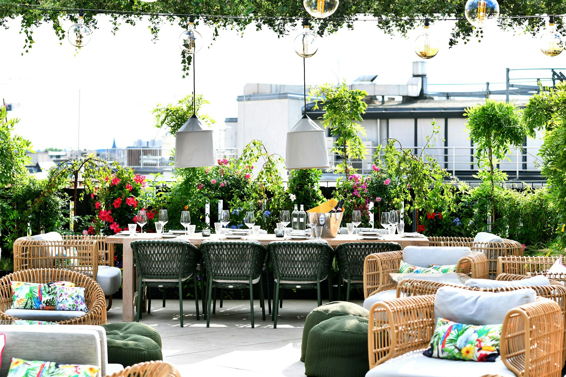 Pode ser um pouco mais: o terraço do hotel foi ricamente decorado para o evento pop-up.