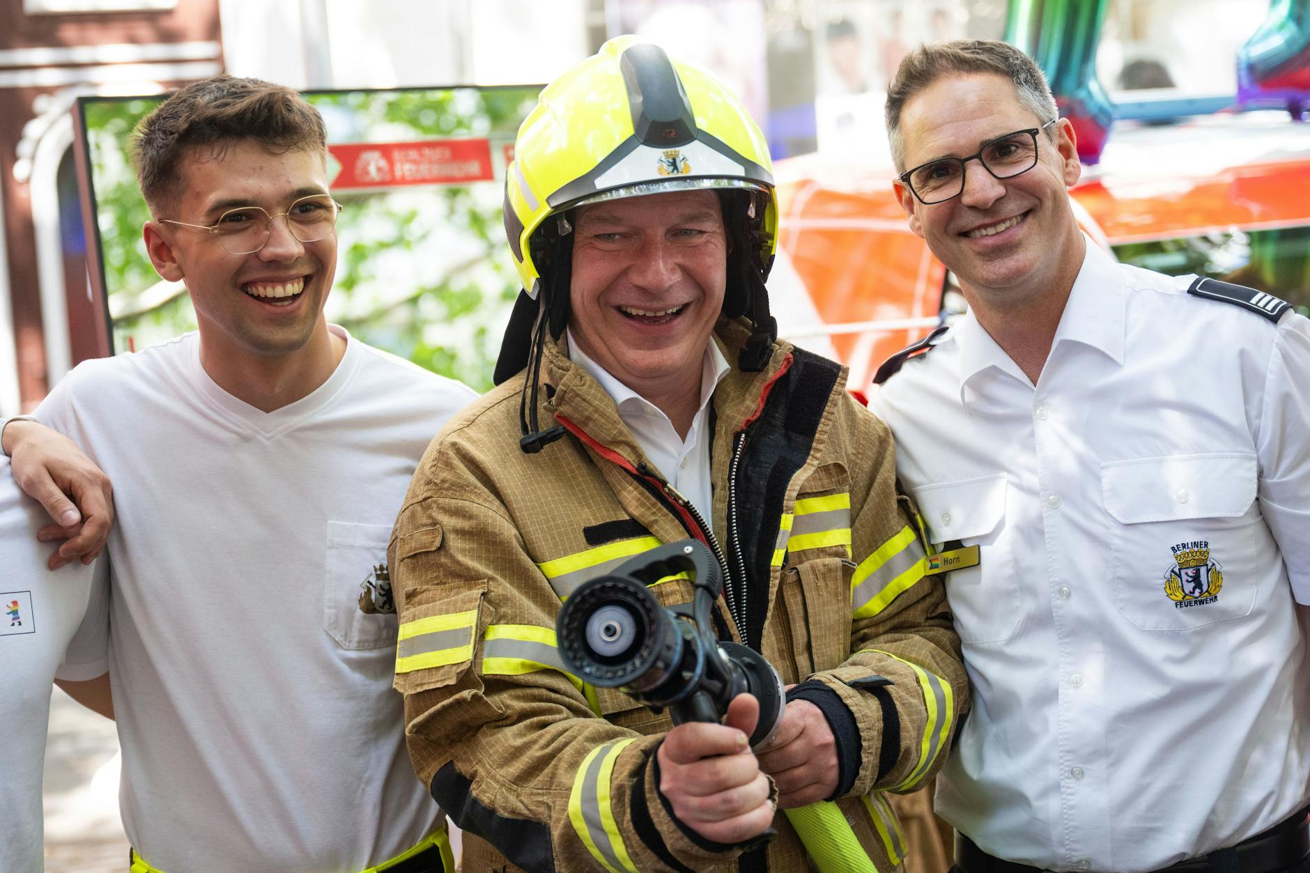 Présent à de nombreux événements publics : Kai Wegner (ici au stand des pompiers de Berlin au Lesbian and Gay City Festival de Berlin)