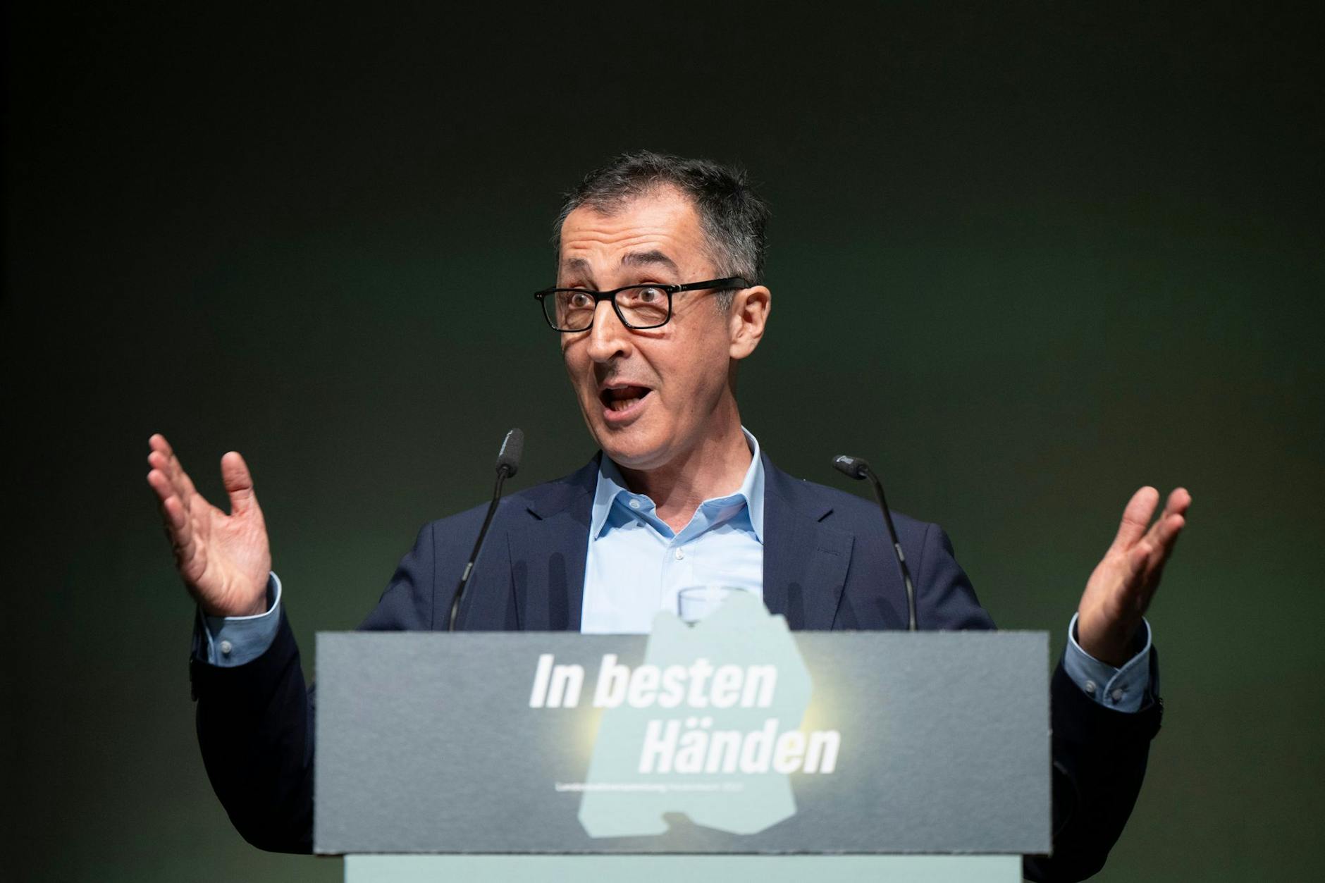 Le candidat désigné comme tête de liste de l'Alliance 90/Les Verts au Bade-Wurtemberg, Cem Özdemir, s'exprime lors de la conférence du parti des Verts au Bade-Wurtemberg