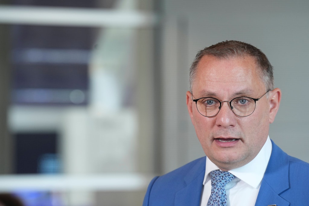 AFD, Şansölye Friedrich Merz'in İsrail'e Kısmi Silah Teslimini Destekliyor