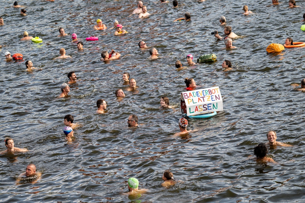 Berliner wollen wieder in der Spree baden: Demo zu Wasser und zu Land