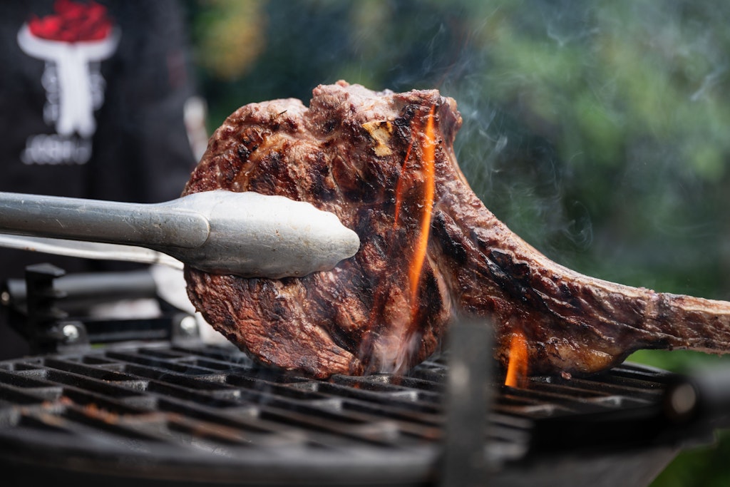 Ist Grillen ein Männerkult, oder: Wie grillt eine Frau ihrem Mann das perfekte Steak?