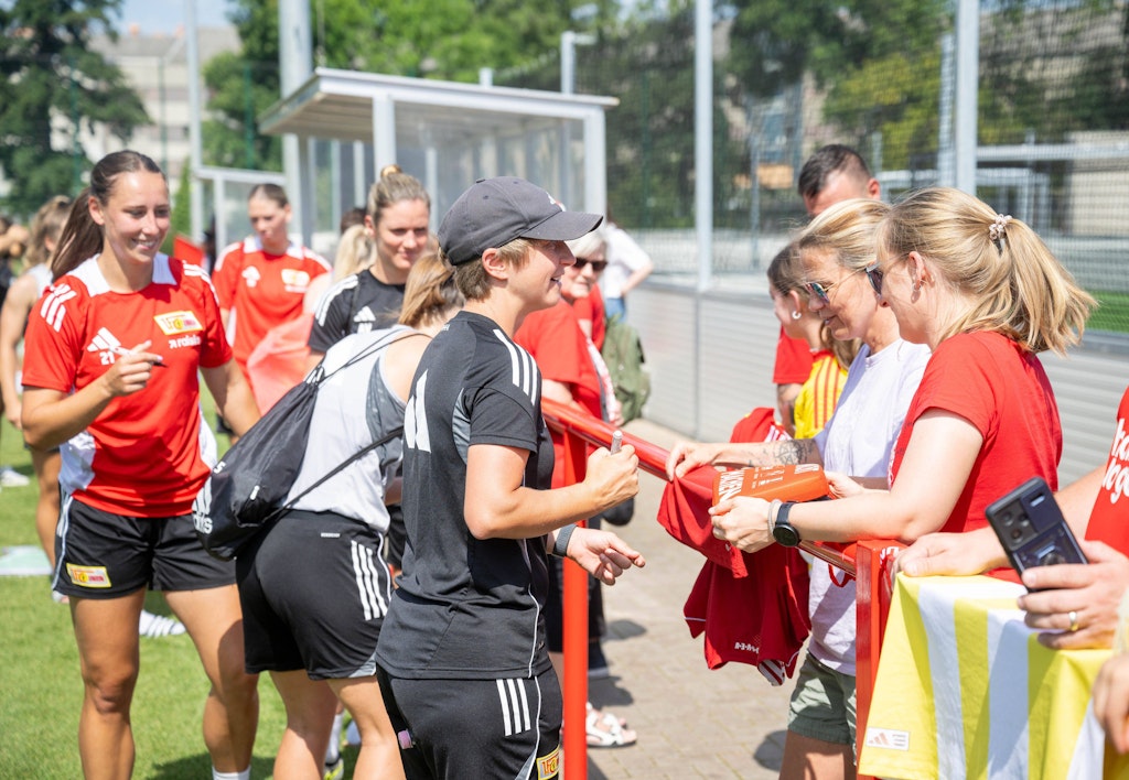 1. FC Union Berlin'in Kadınları Seyirci Mıknatıslar