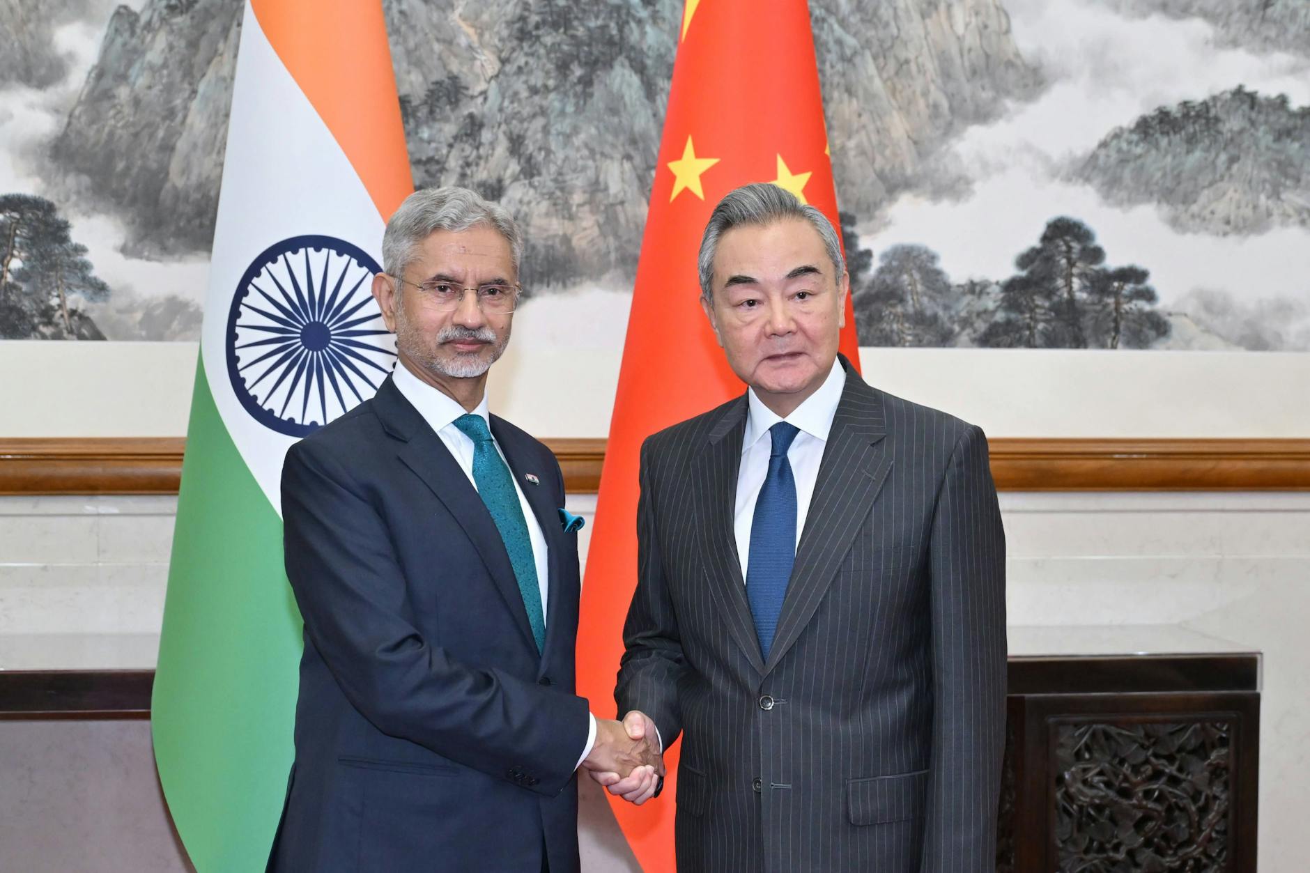 Der indische Außenminister Subrahmanyam Jaishankar zu Besuch bei Chinas Außenminister Wang Yi in Peking