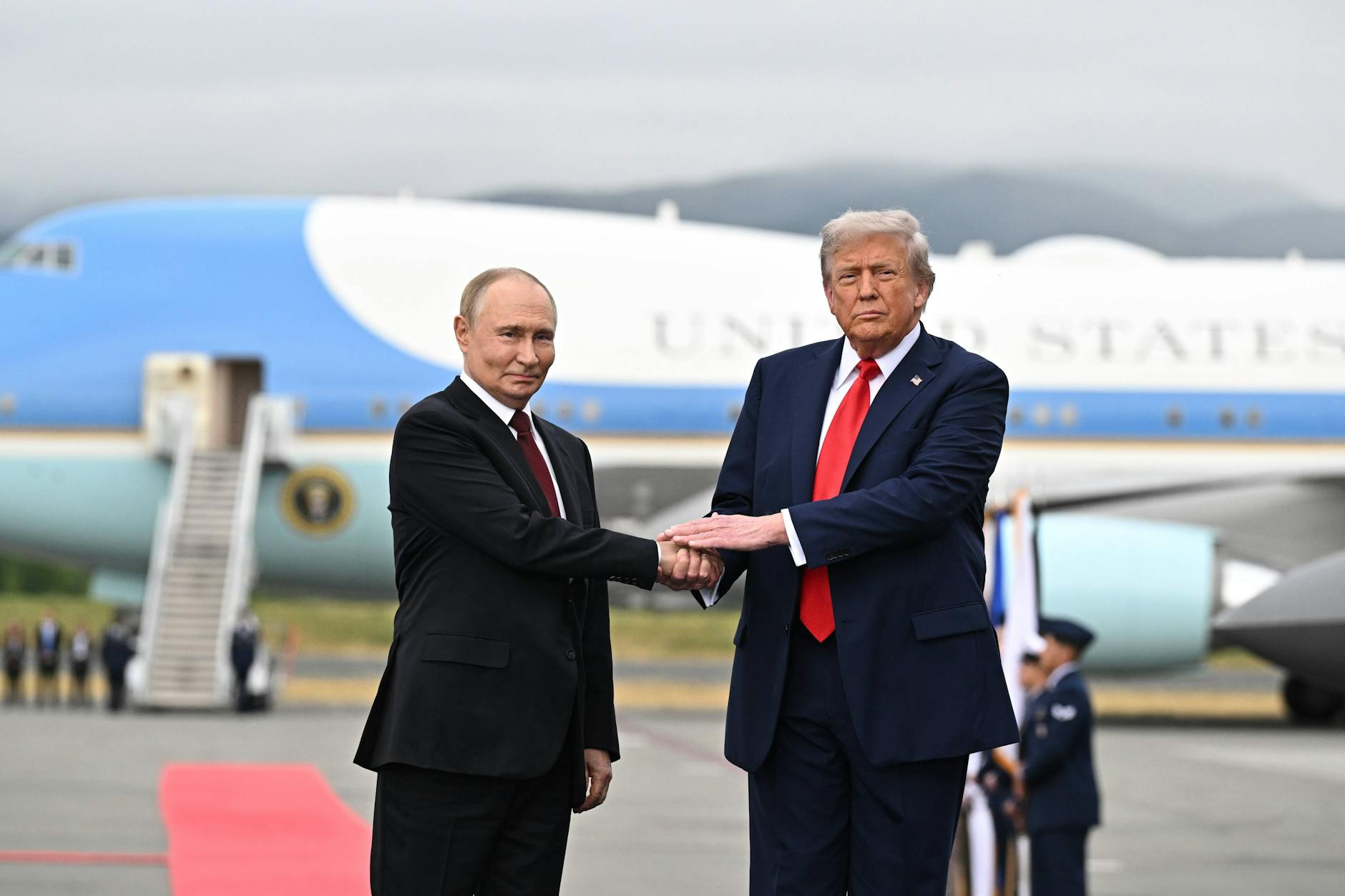 Es ist das insgesamt siebte Treffen zwischen Kremlchef Putin und US-Präsident Trump.