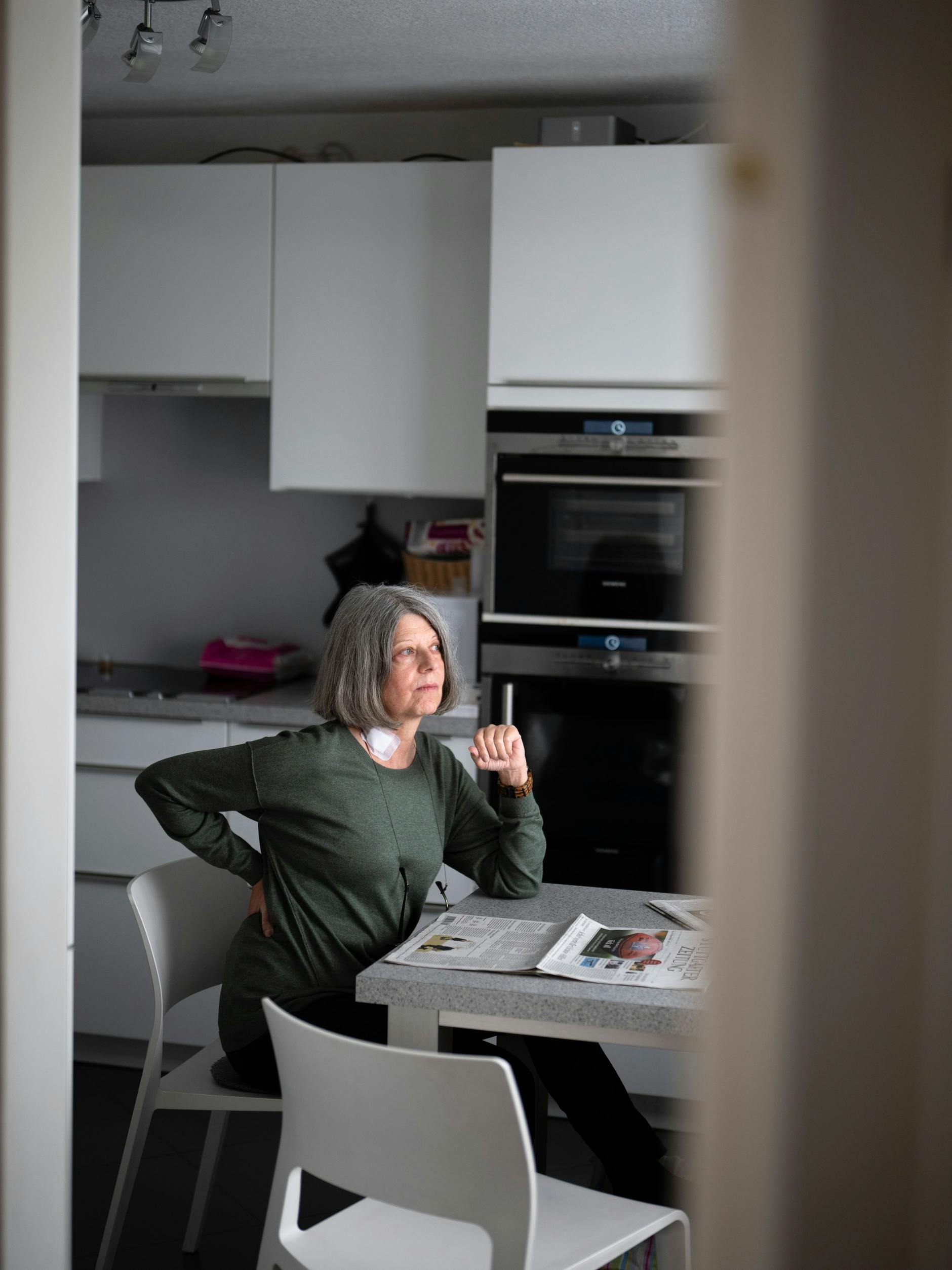 February 11, 2024, Stuttgart, The case of Erika Seebacher: After receiving the AstraZeneca coronavirus vaccine, Ms. Seebacher became seriously ill. She is not anti-vaccination, but wants to understand for herself and others what is happening to her body. In the kitchen,