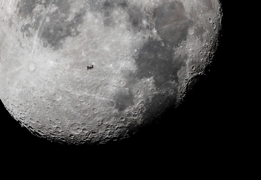 Son zamanlarda, GDR Moon üssünde