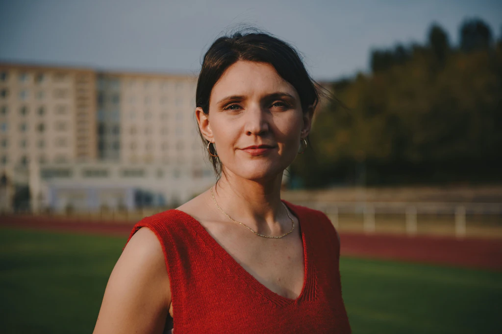 Verena Keßler göbek, bacaklar, kalçalar etrafında hızlı bir roman yazıyor