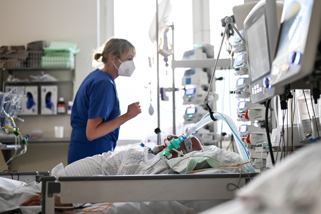 Waffen statt Klimaanlagen für Kliniken? Das läuft in Berlins Gesundheitswesen schief