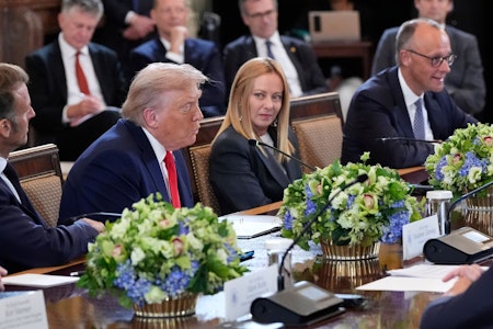 Mikrofon-Panne beim Washington-Gipfel: Privates Gespräch zwischen Meloni und Trump aufgezeichnet