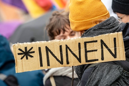 Frankreichs hitzige Genderdebatte: Sprache als Schlachtfeld nationaler Identität
