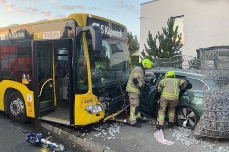 Unfall in Köpenick: Auto rammt BVG-Bus - fünf Verletzte