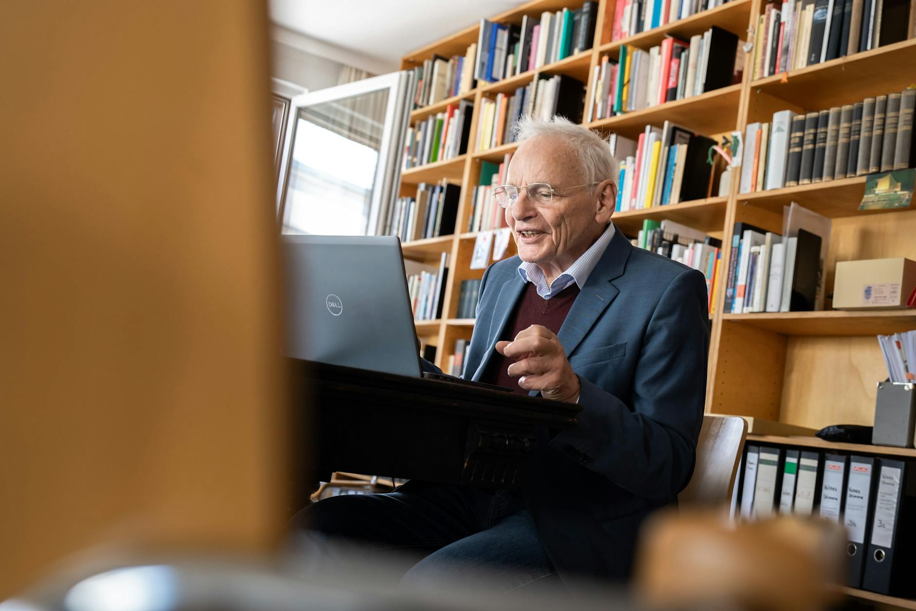 Götz Aly hat ein Buch vorgelegt, dass in jedem deutschen Haushalt stehen sollte.