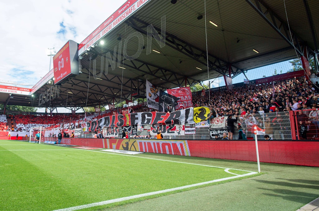 Stuttgart hayranları 1. FC Union Berlin'e iniş diliyor