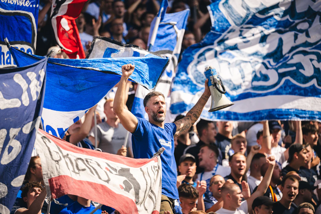 Taraftarlar ayrıca krizlerde büyük mutluluk duyguları yaşıyor