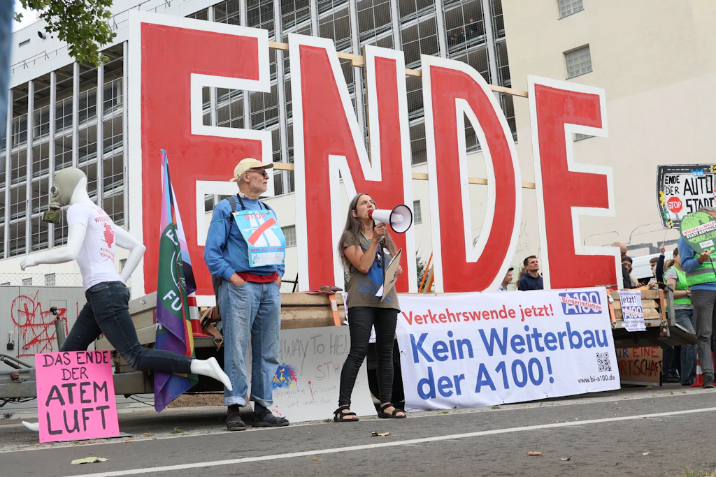 Demonstration gegen die neue A100 von Neukölln nach Treptow: „Schluss mit ...