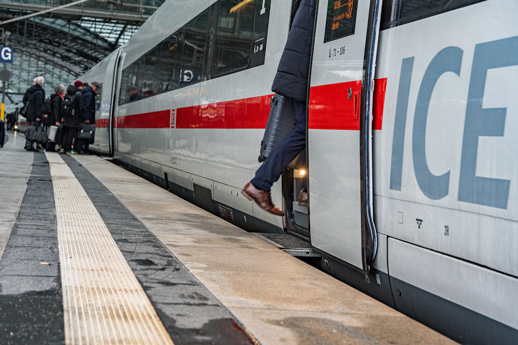 Deutsche Bahn kicks passengers off ICE train: To use it as a replacement ...