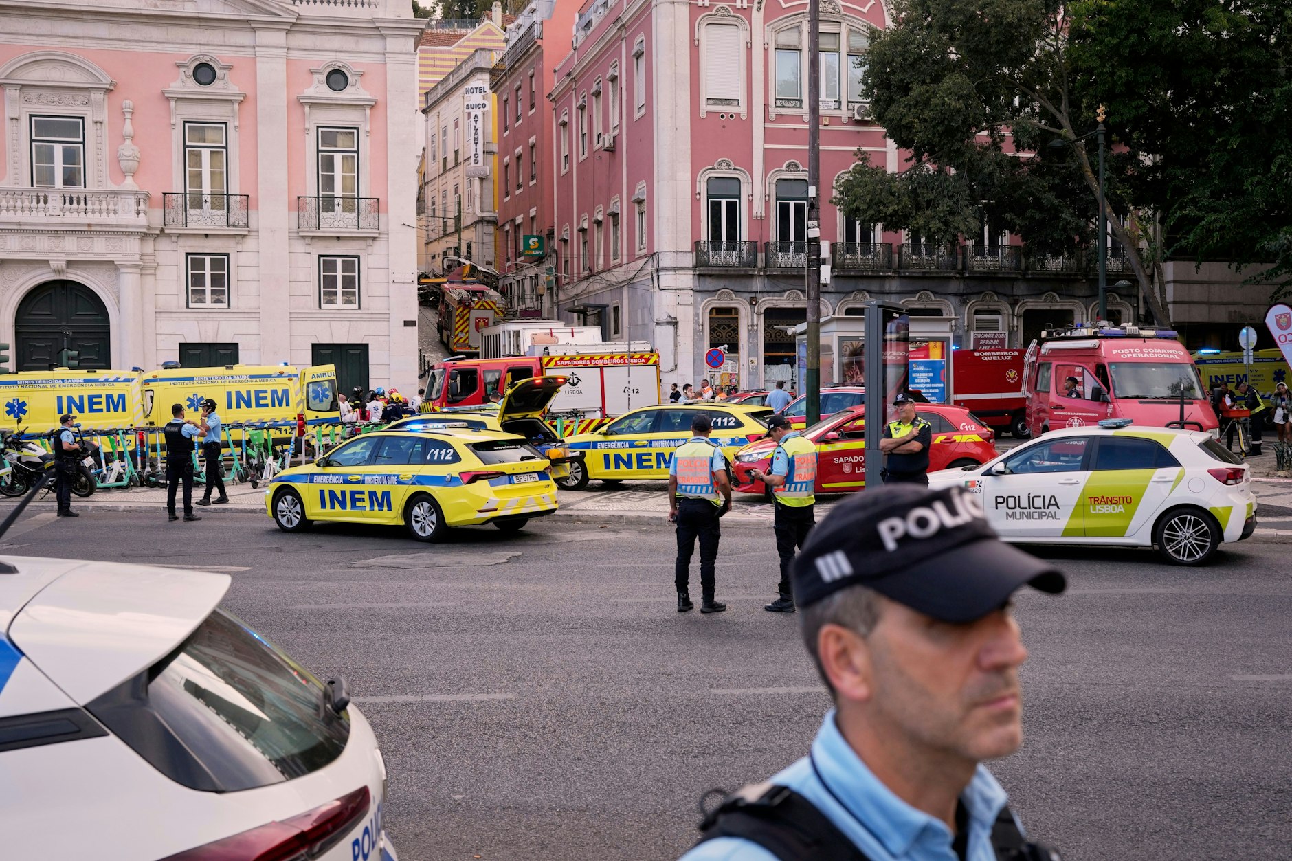 Der Unfall des auch bei Touristen beliebten „Elevador da Glória“&nbsp;habe sich am Mittwochabend aus noch unbekannter Ursache ereignet, berichteten lokale Medien.