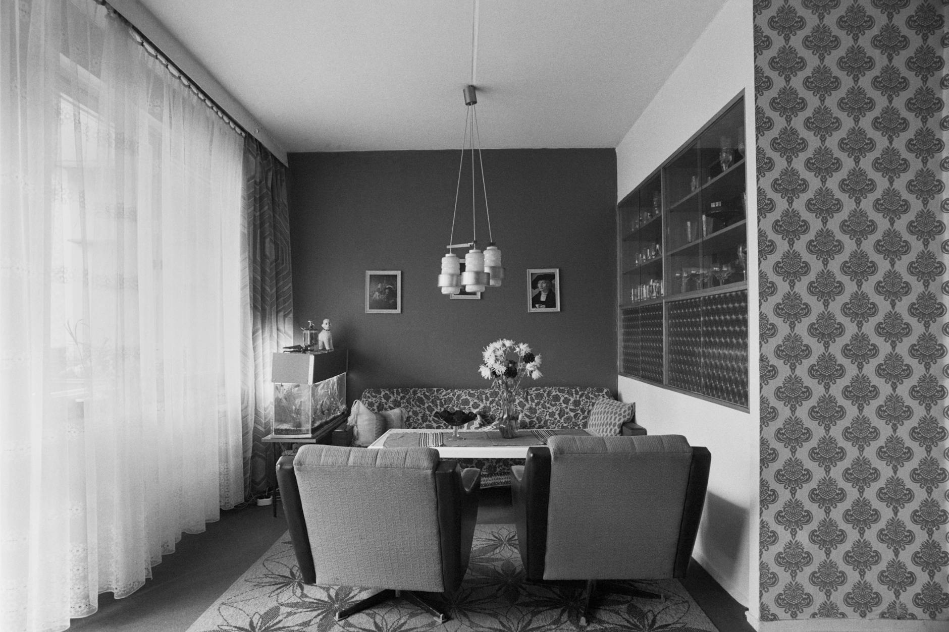 Sibylle Bergmann: Da série de fotos “P2 (Living Room)”, Neubau Lichtenberg, 1981-2009