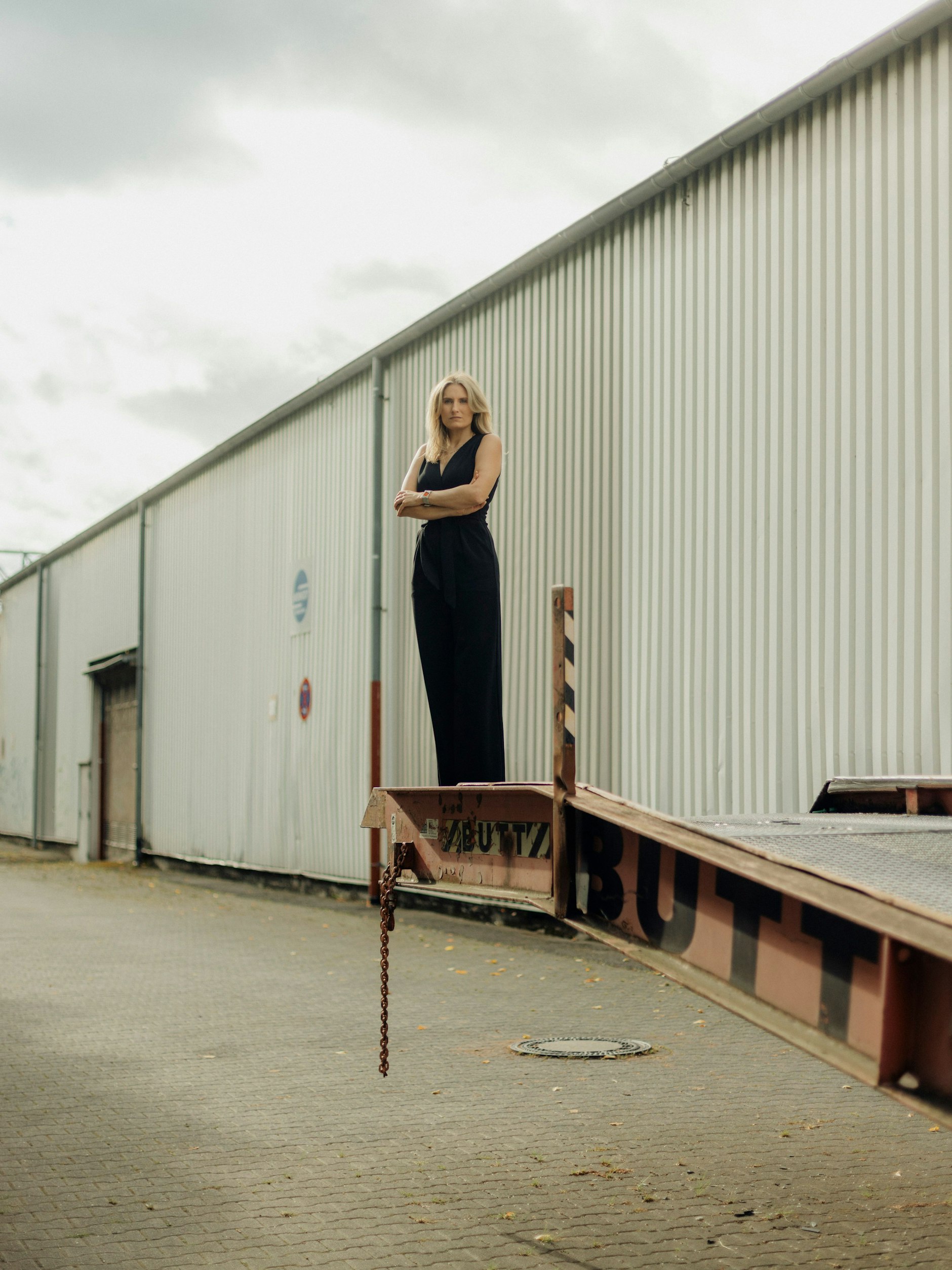 Scientist Dr. Jessica Szczuka taking a walk at Niehler Hafen in Cologne, photographed on September 3, 2025 for the Berliner Zeitung by Kayla Kauffman & Felix von der Osten.