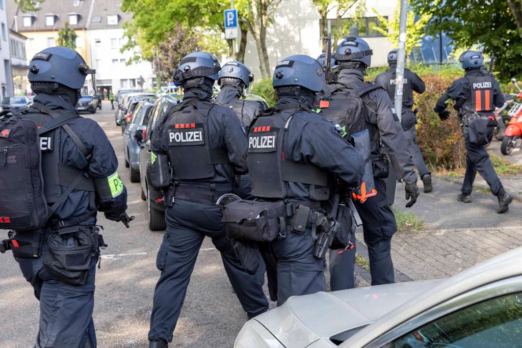 Lehrerin in Essen mit Messer angegriffen – Tatverdächtiger bei Festnahme ...