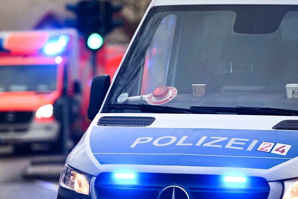Straßenfest eskaliert: Messerangriff auf Mann in Schöneberg