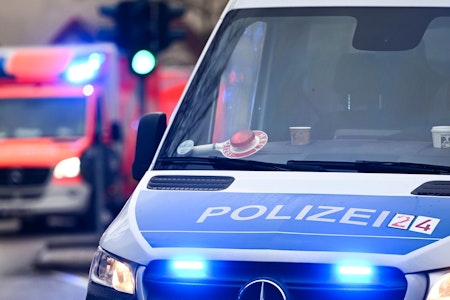Straßenfest eskaliert: Messerangriff auf Mann in Schöneberg