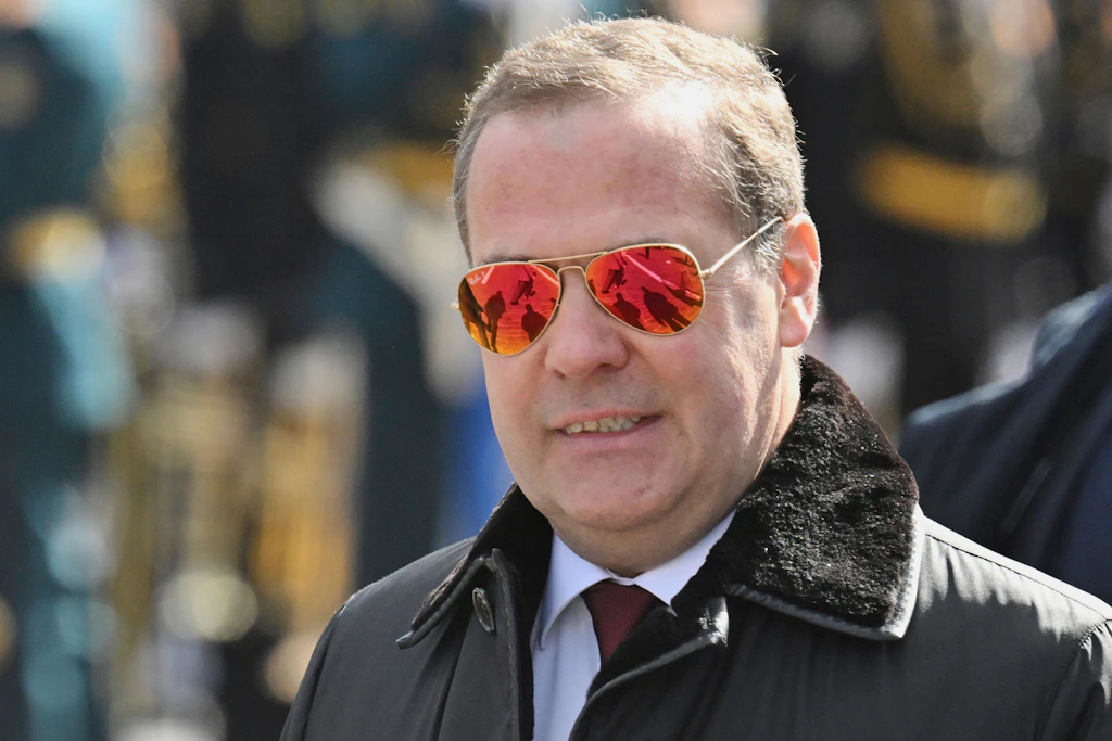 Medvedev threatens Finland: Russia announces border walls – accusations of ...